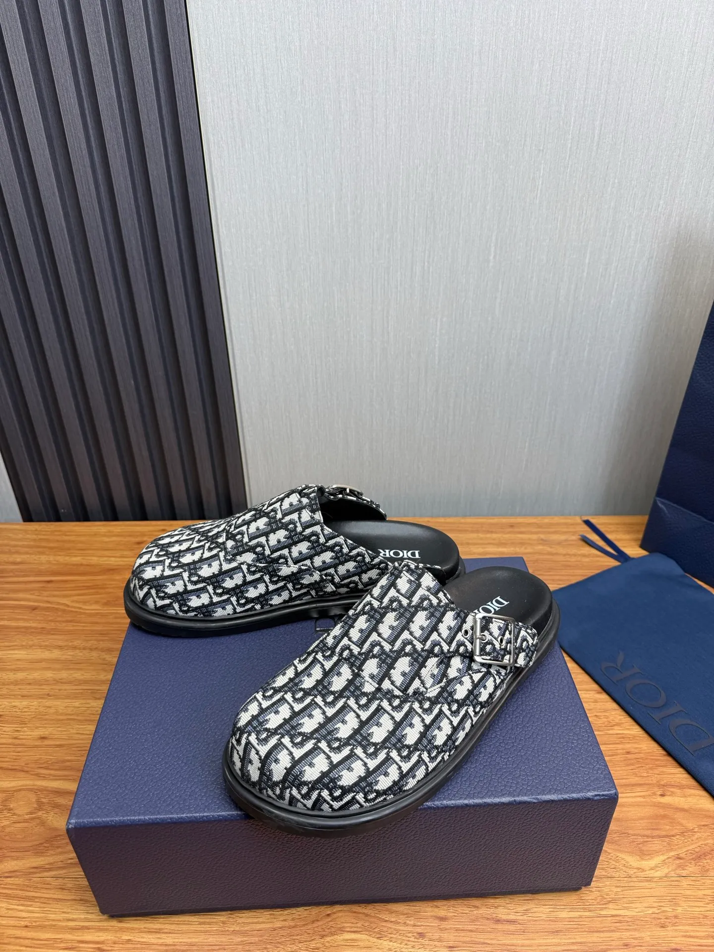 Men's men's shoes 420💰 Dior. Men's slippers🩴Official website 1:1 production 38-45 yards 45 46 🉑️Customized original material shipped✅
